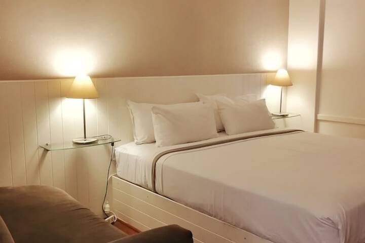 Room 6 of 42