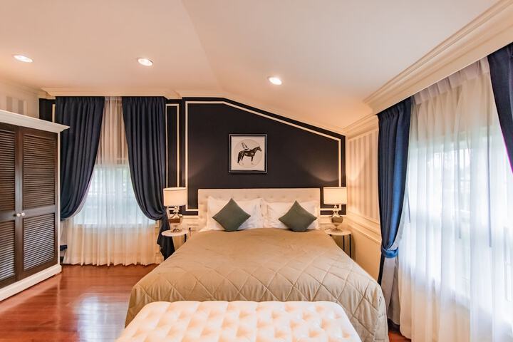 Room 34 of 228