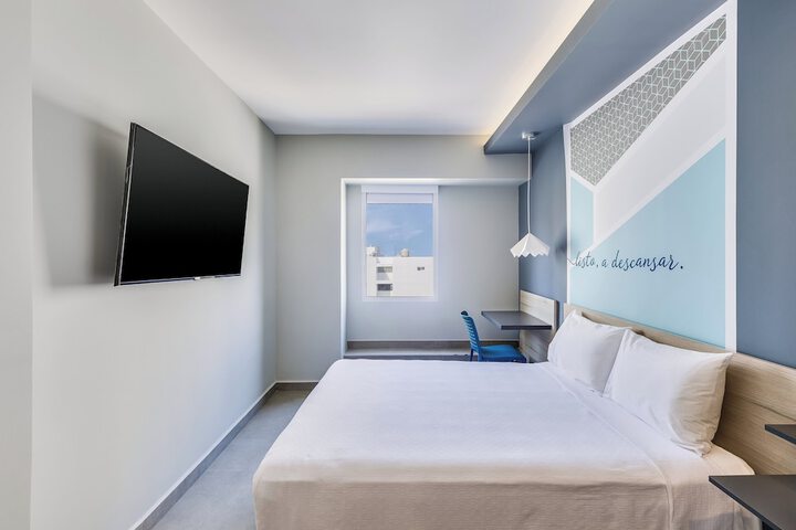 Room 9 of 30