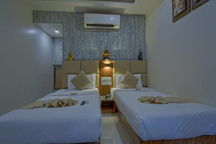 Room 4 of 12