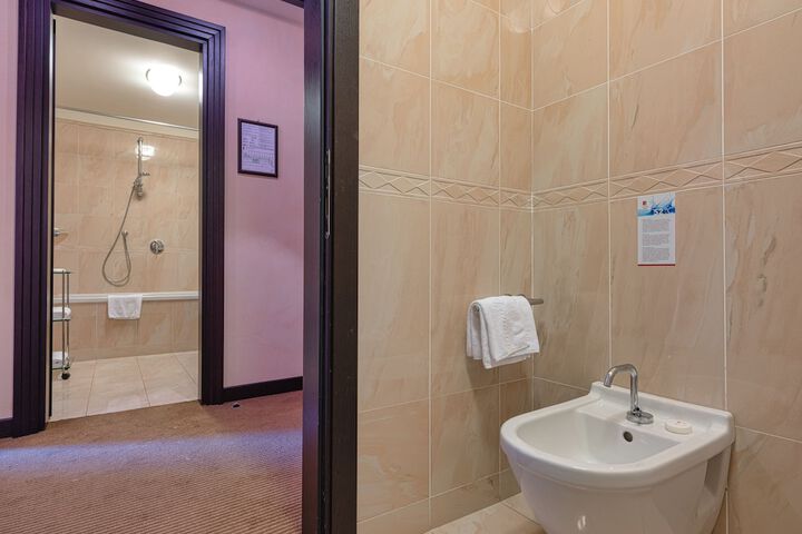 Room 53 of 157