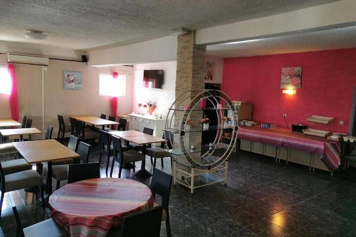 Dining 19 of 20