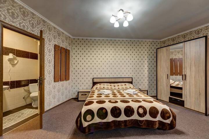 Room 33 of 48