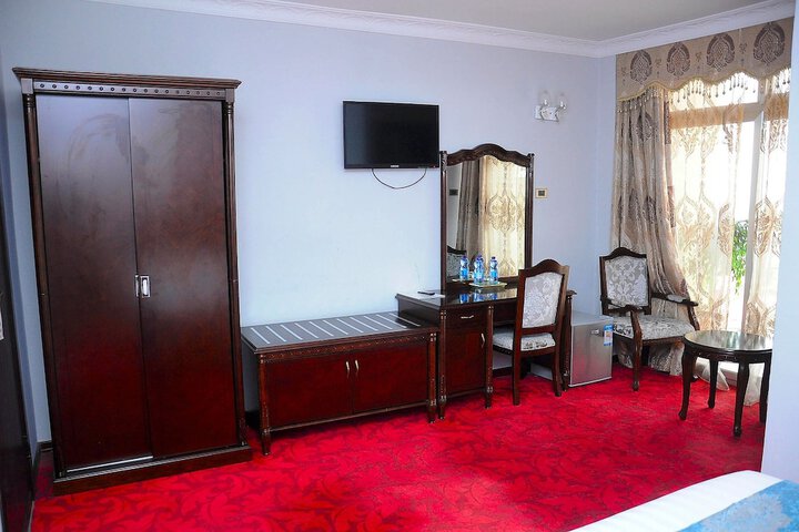 Room 9 of 84