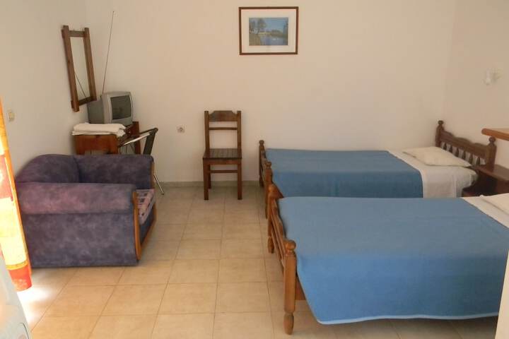 Room 3 of 25