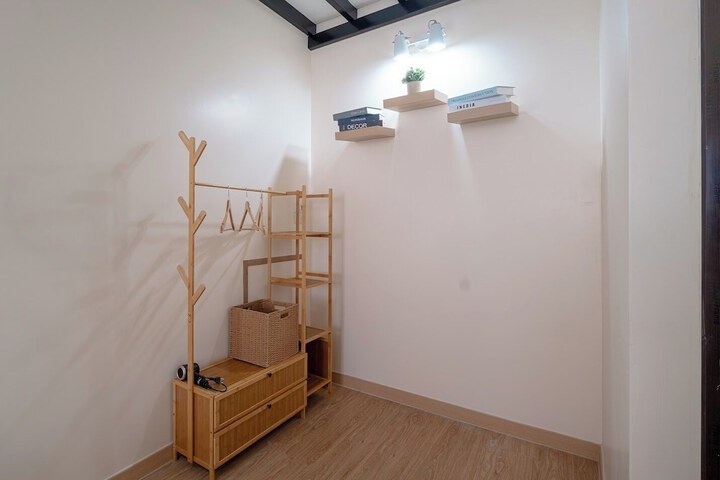 Room 53 of 97