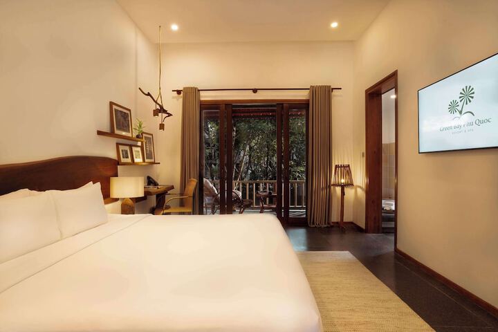 Room 5 of 185