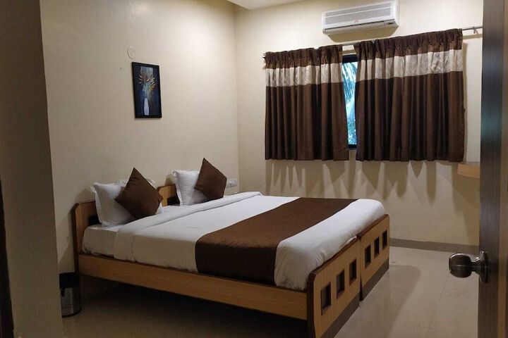 Room 6 of 14