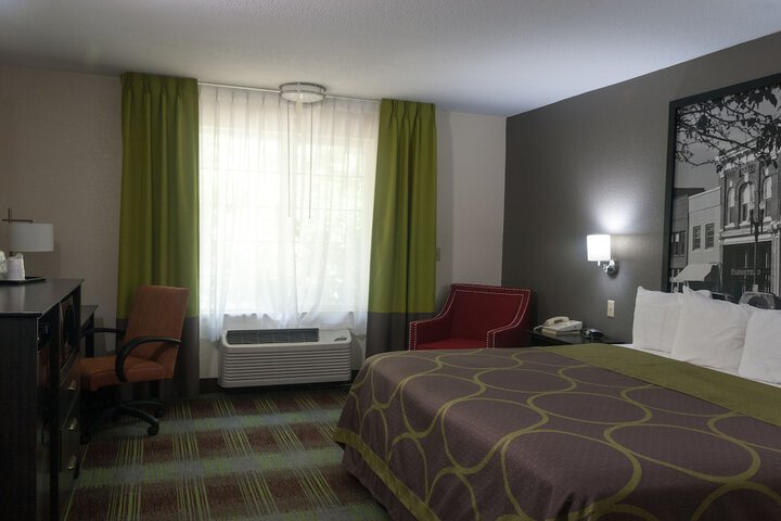 1 King Bed (4 of 17)