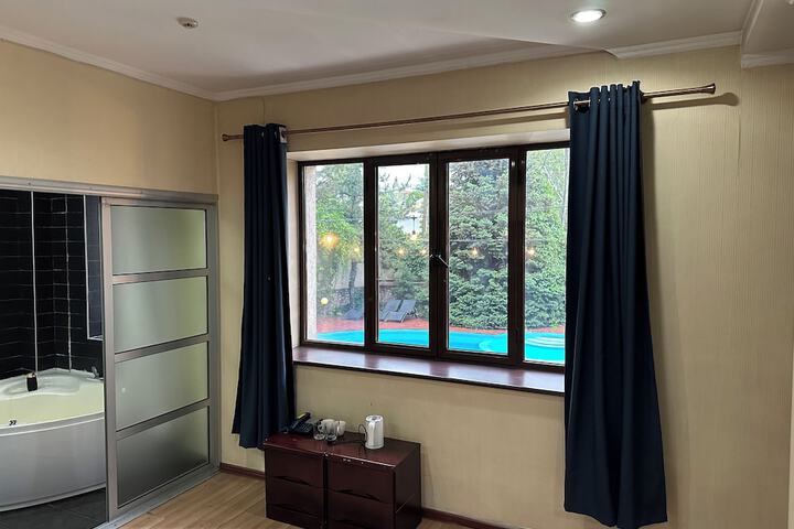 Room 25 of 61