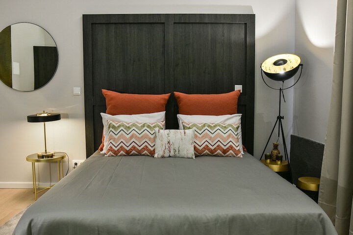 Room 7 of 83