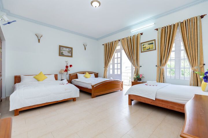 Room 3 of 20