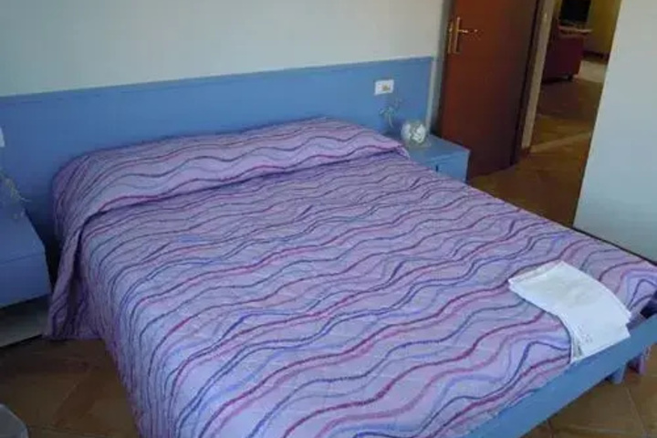 Room 5 of 7
