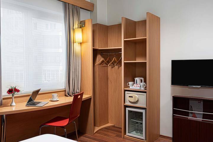 Room 10 of 61