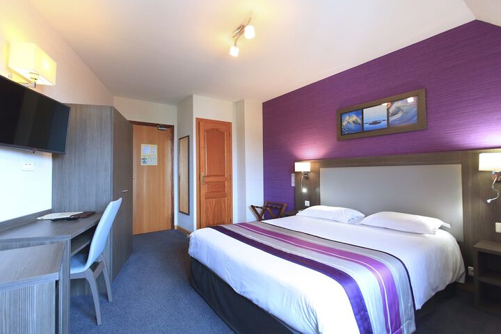 Room 5 of 77