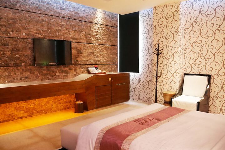Room 17 of 45
