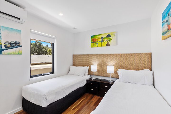 Room 25 of 174