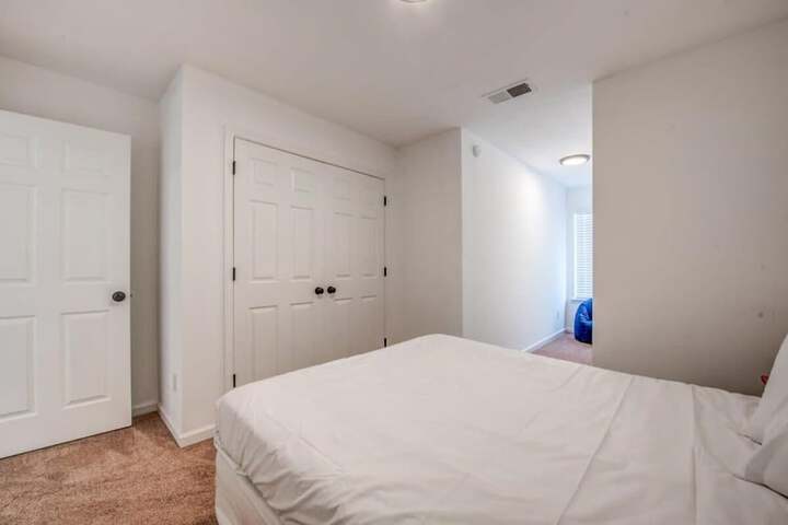 Room 5 of 32