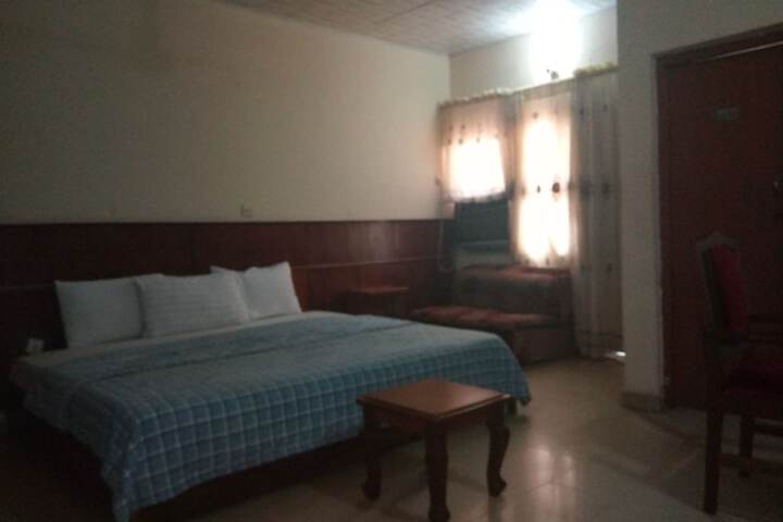 Room 5 of 25