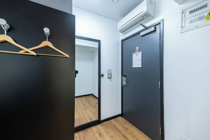 Room 53 of 100