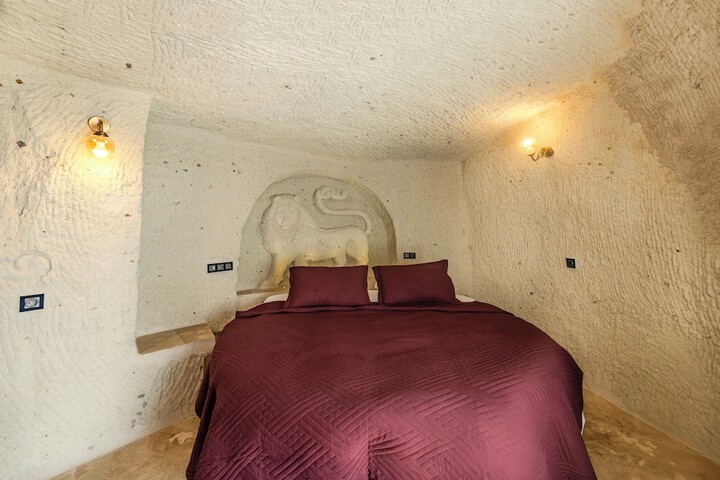 Room 27 of 105