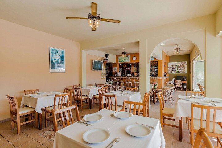 Dining 68 of 78