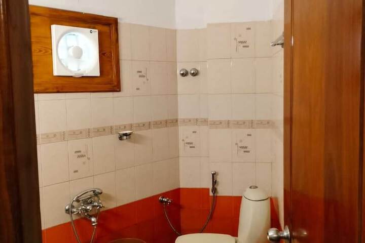 Room 15 of 18