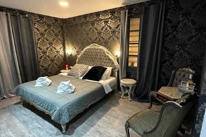 Room 3 of 120
