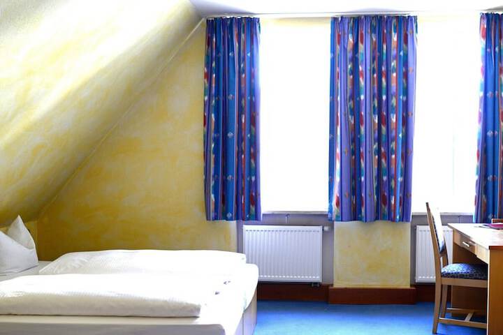 Room 4 of 35