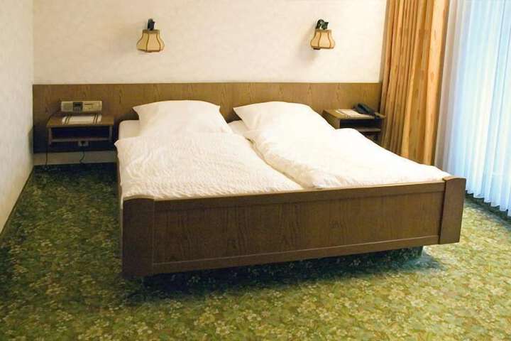 Room 6 of 20
