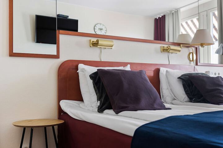 Room 10 of 48
