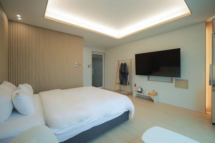 Room 55 of 80
