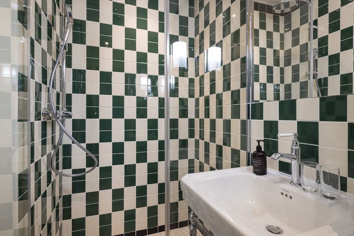 Room 41 of 61