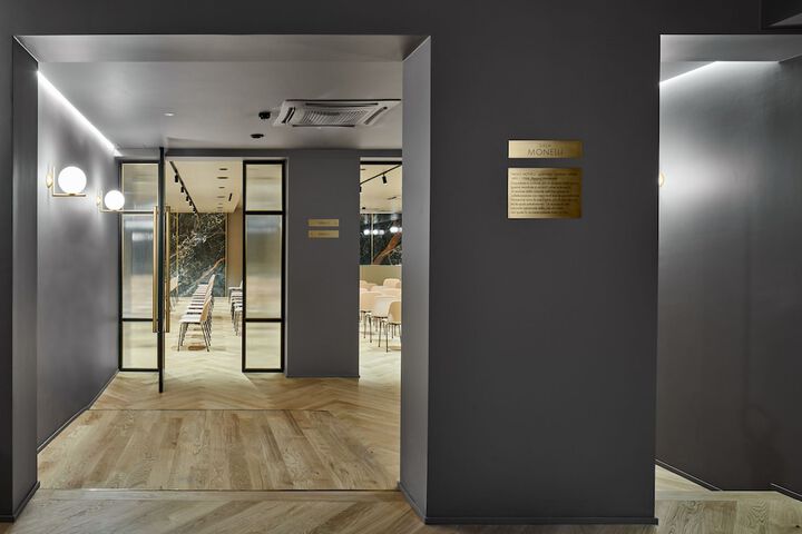 Business Center 80 of 84