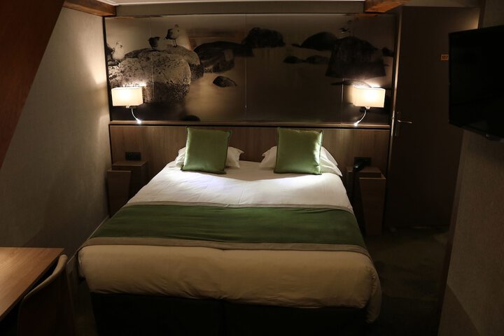 Room 13 of 94