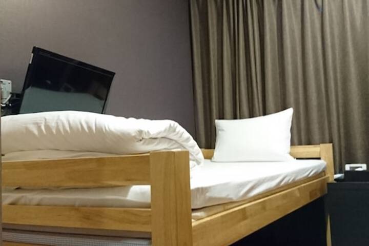 Room 8 of 49