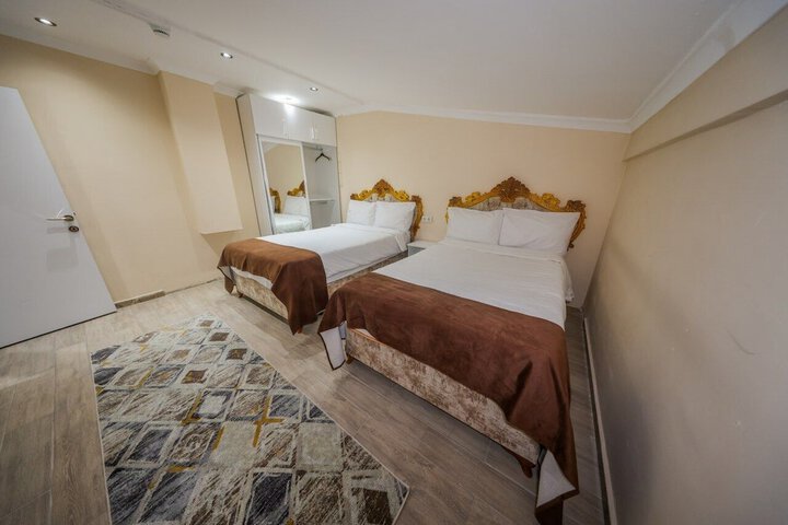 Room 35 of 136