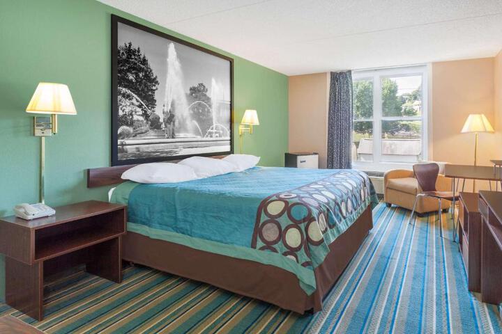 1 King Bed (1 of 7)