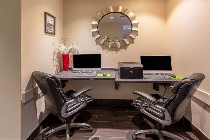 Business Center 48 of 53