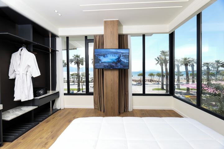 Hotel Adore