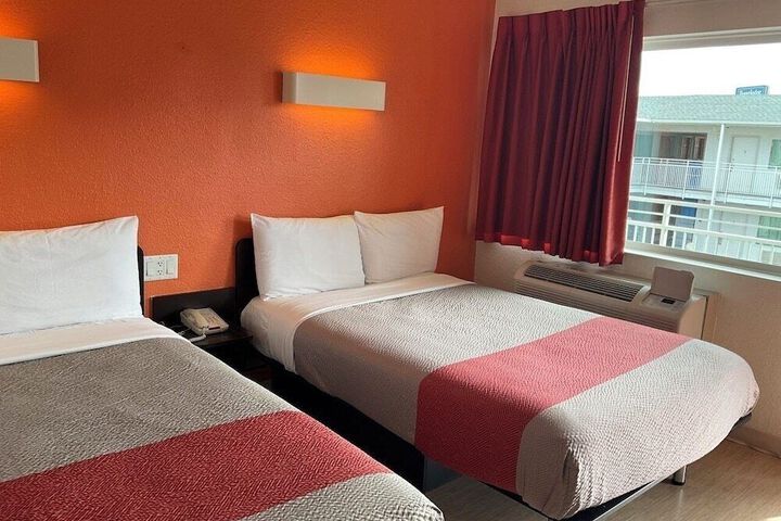 Room 13 of 42