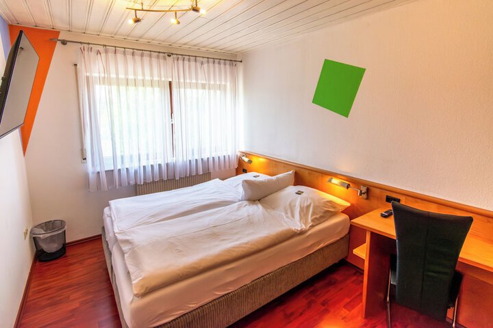 Room 6 of 87