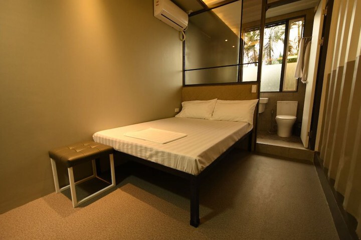 Room 7 of 40