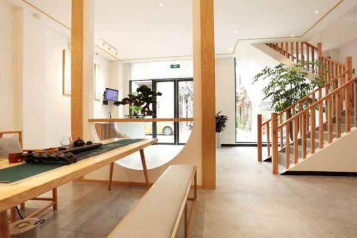 Editor Four Seasons Hotel(Jianshui Ancient City Zhujia Garden Store)