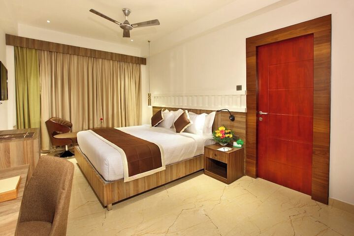 Room 5 of 17
