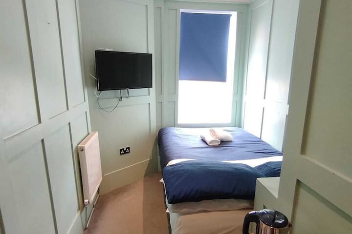 Room 32 of 52