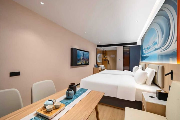 Room 11 of 14