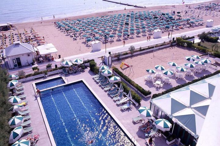 Hotel with Pool