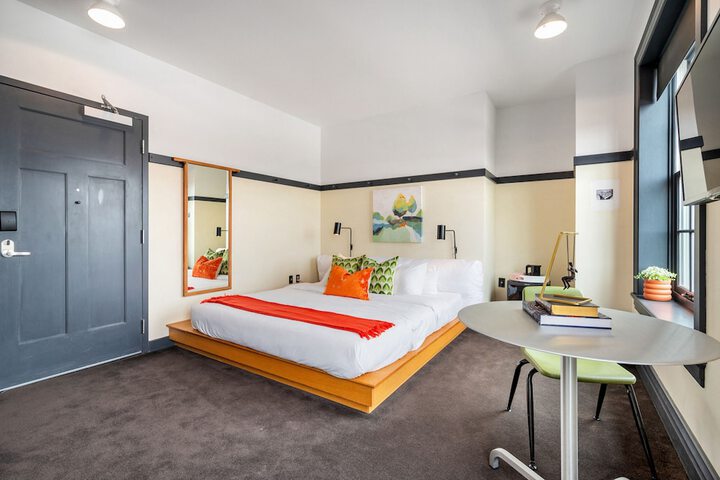 Room 19 of 71