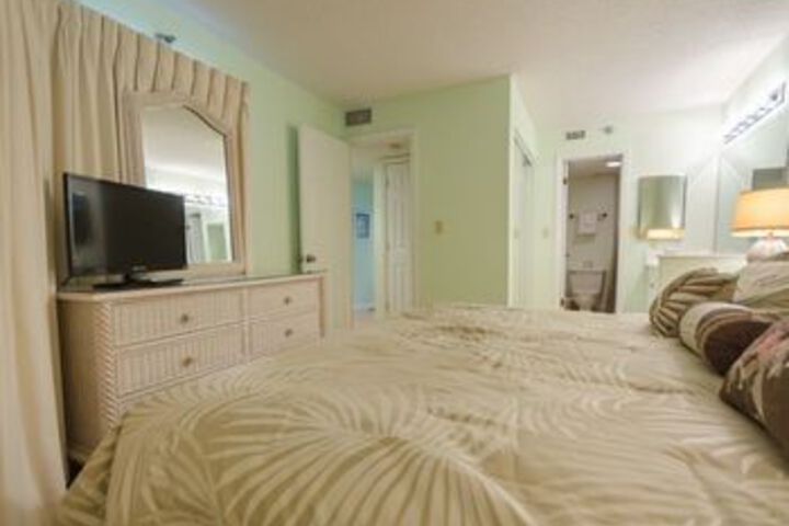 Room 10 of 18